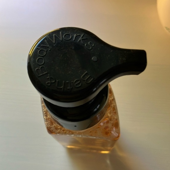 Bath & Body Works INTO THE NIGHT Foaming Hand Soap & Room Spray 2 -Pc Set NWT - Picture 6 of 10